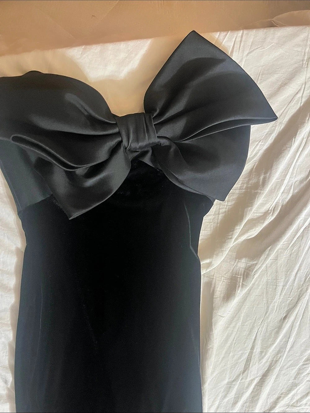 Badgley Mischka Strapless Stretch Velvet Bow Gown Black Size 0