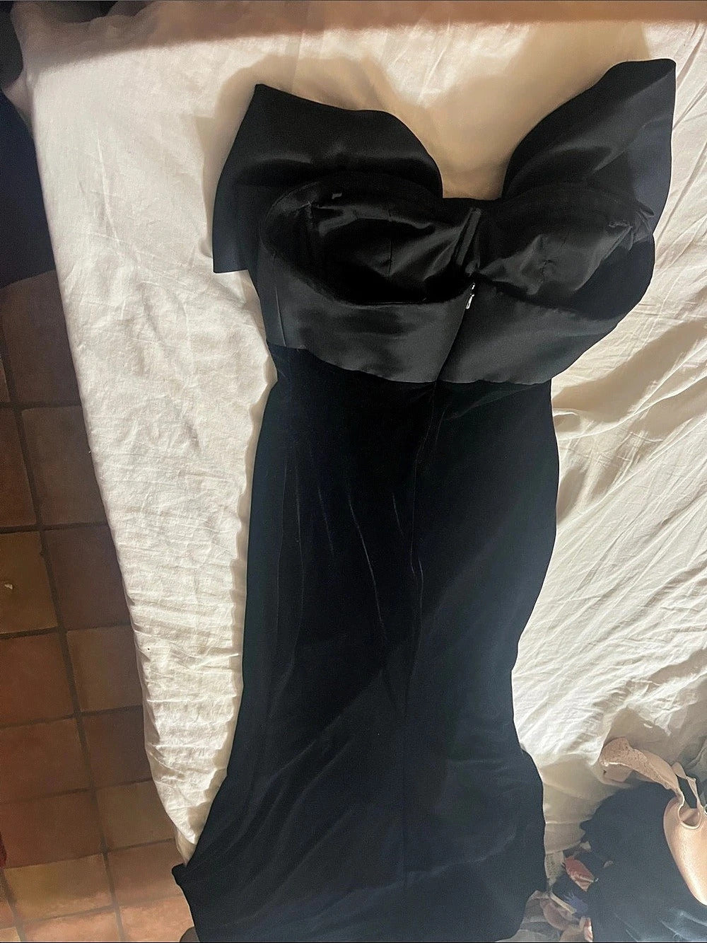 Badgley Mischka Strapless Stretch Velvet Bow Gown Black Size 0